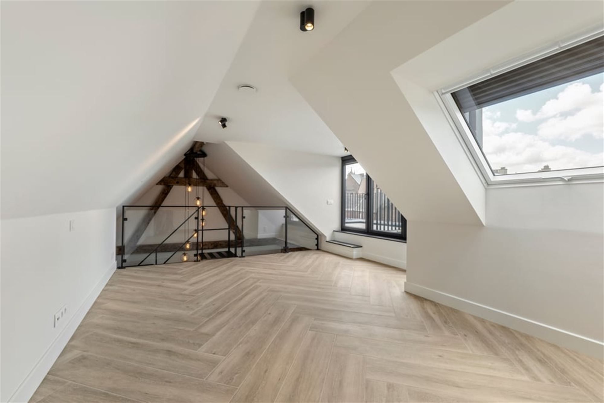 PRACHTIG GERENOVEERD APPARTEMENT MET 2 TERRASSEN TE HUUR MIDDENIN HET CENTRUM VAN SINT-TRUIDEN  foto 20
