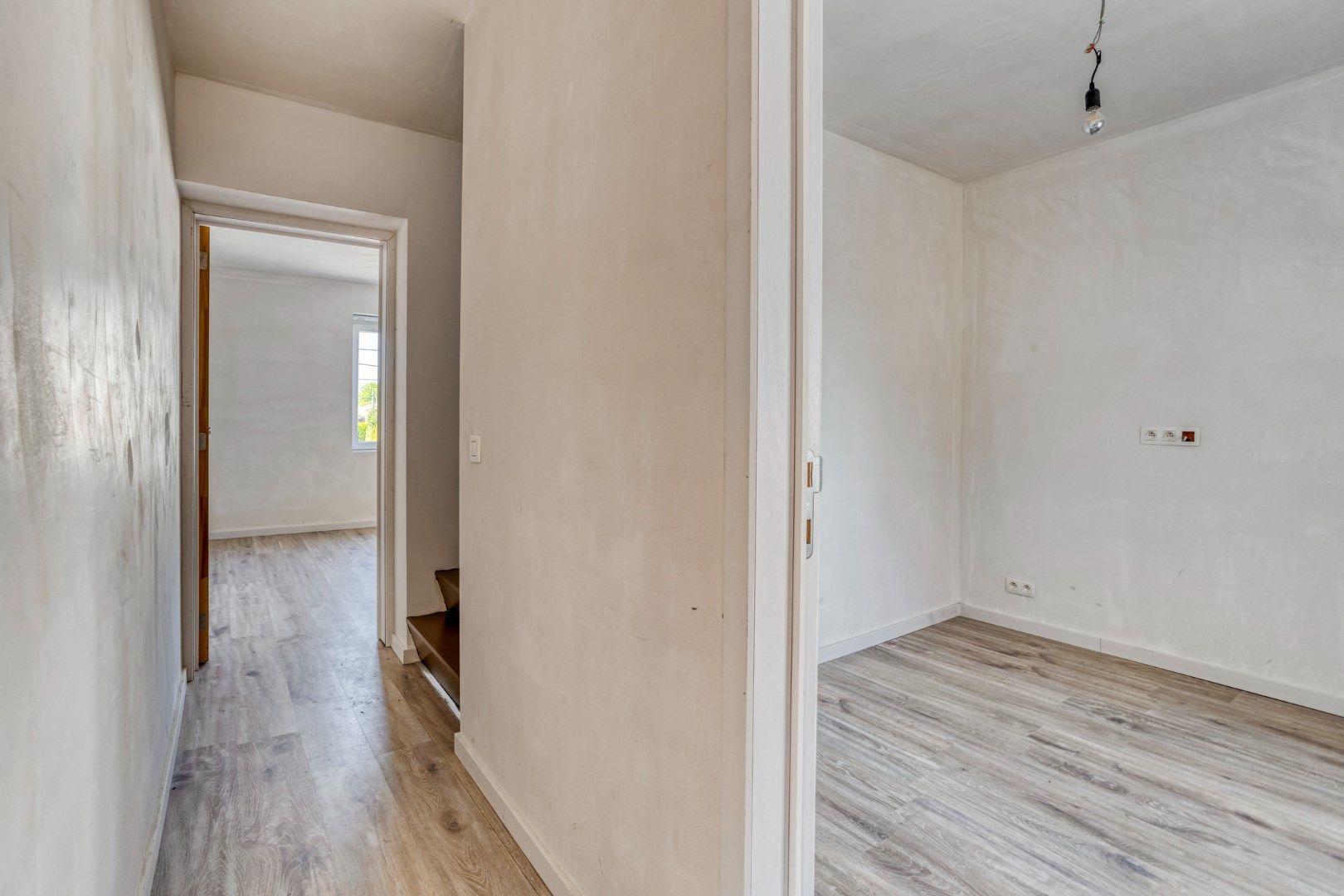 Volledig gerenoveerde woning met 3/4 slpks te Sint-Jozef-Olen ! foto 22