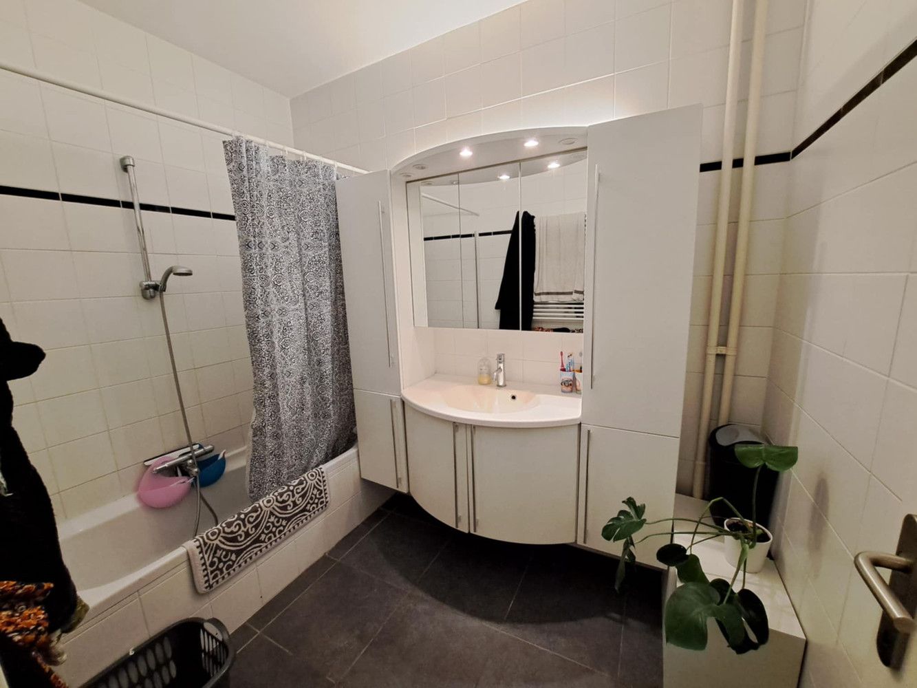 Instapklaar en recent vernieuwd appartement op toplocatie! foto 9