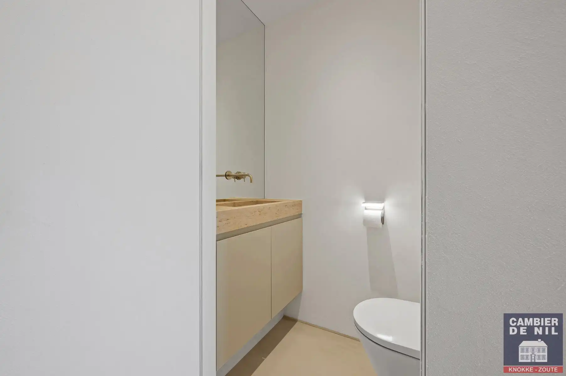 Schitterend gerenoveerd en gemeubeld appartement met fantastisch zicht over de Approach en Minigolf van het Zoute foto 17