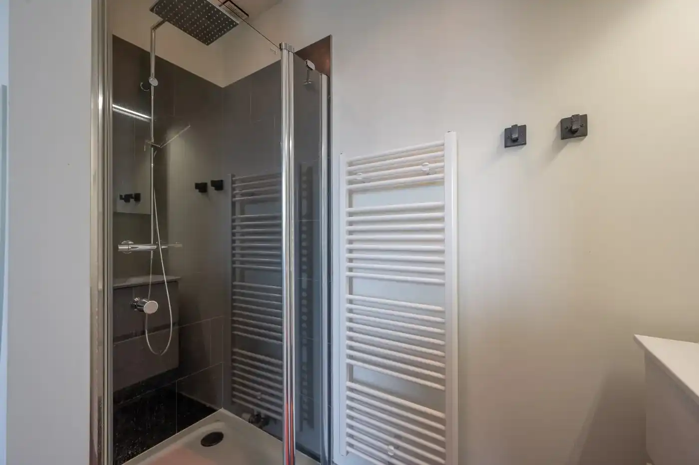 Mooi ongemeubeld appartement in Duinenwater met zijdelings meerzicht foto 11