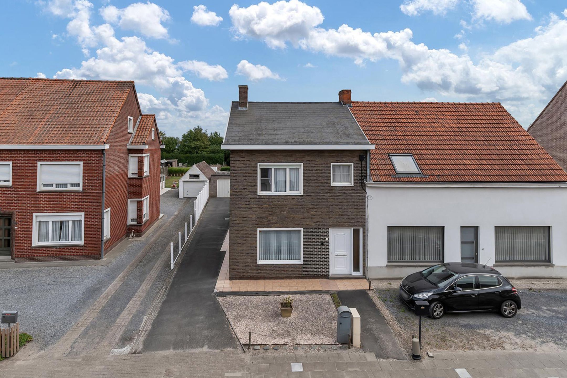 Ruime en deels vernieuwde halfopen bebouwing te Deinze foto 15