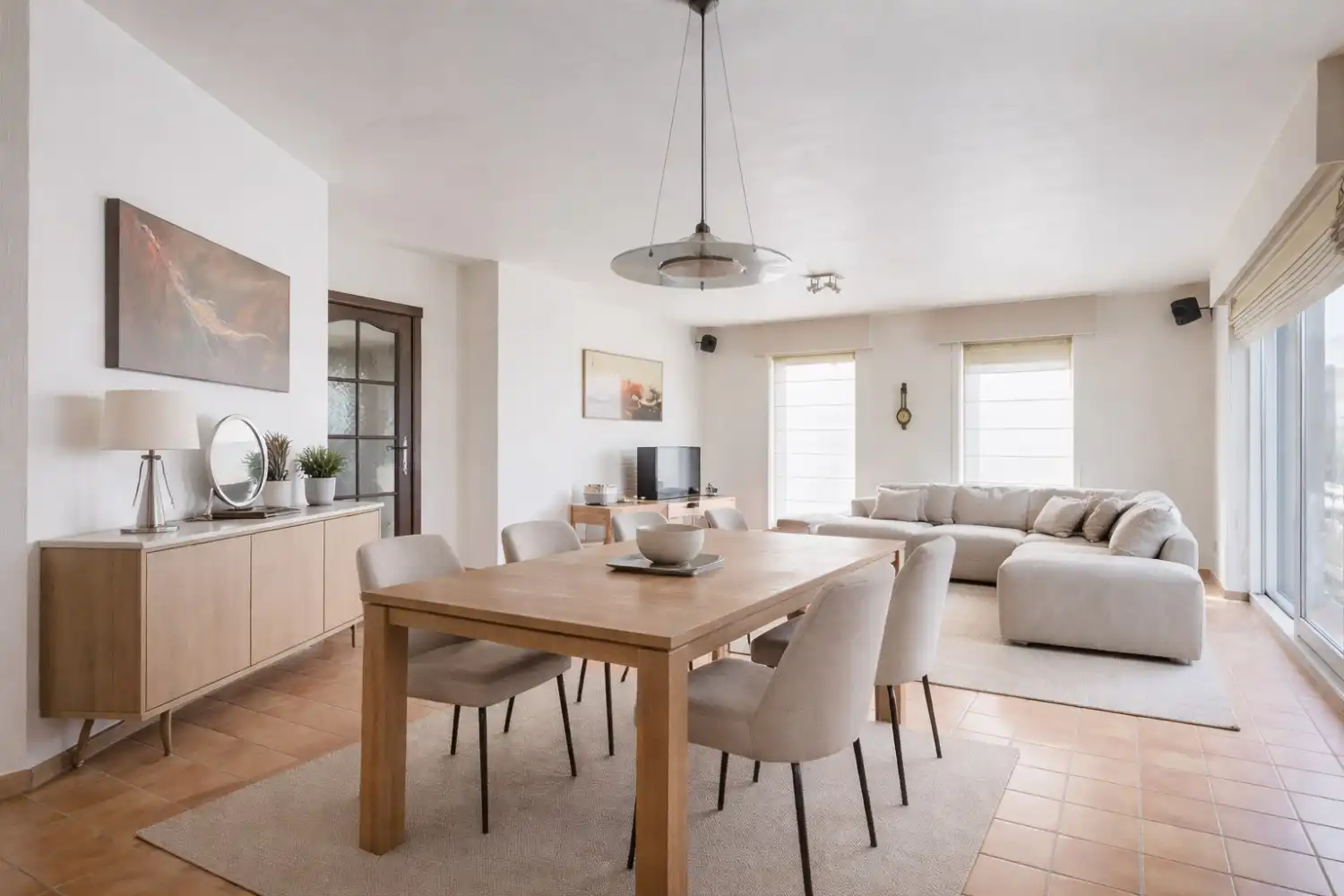 TOP GELEGEN VILLA MET 4 SLAAPKAMERS , GARAGE en onderhoudsvriendelijke tuin met tuinhuis foto 3