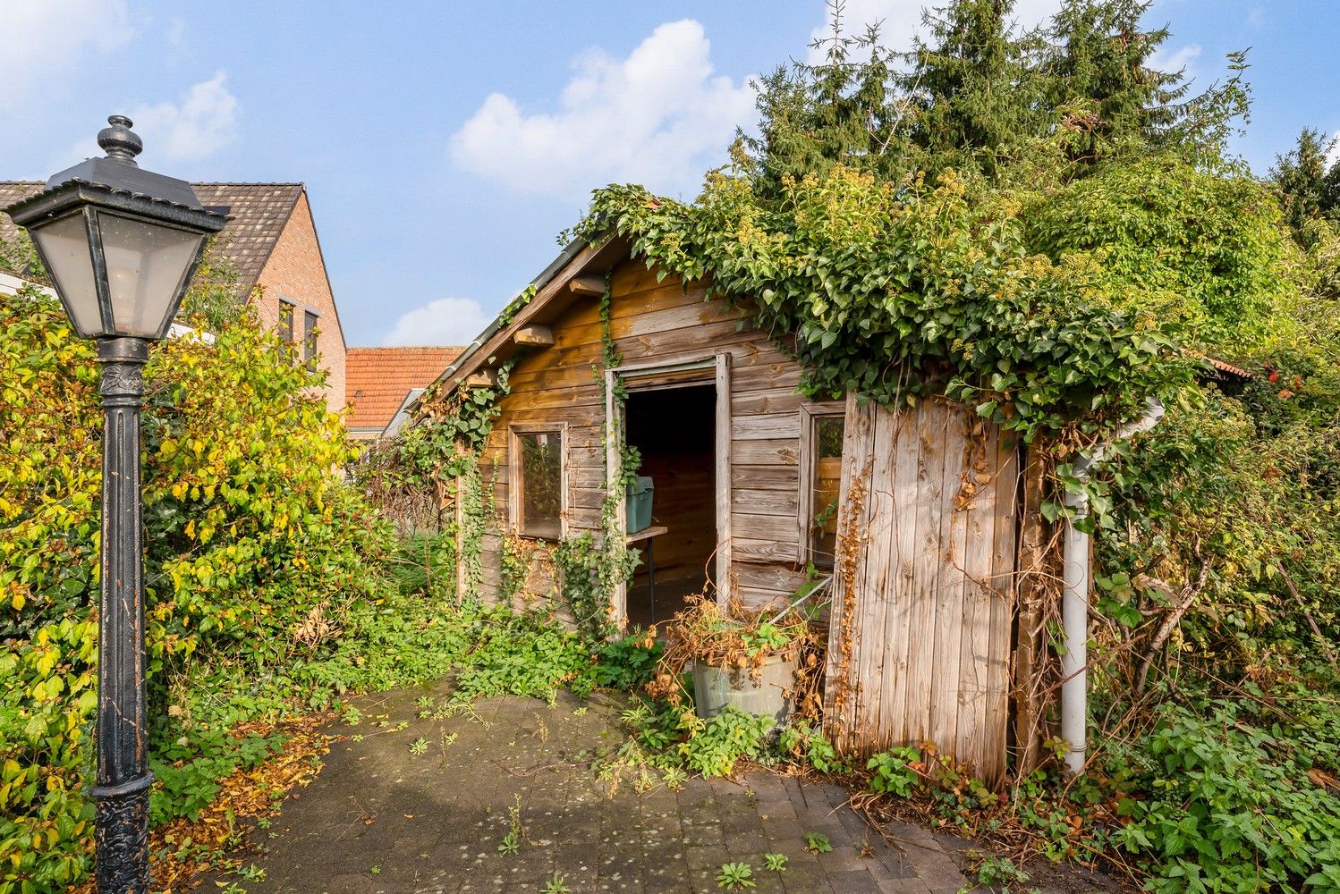 Halfopen bebouwing met garage in doodlopende straat foto 21