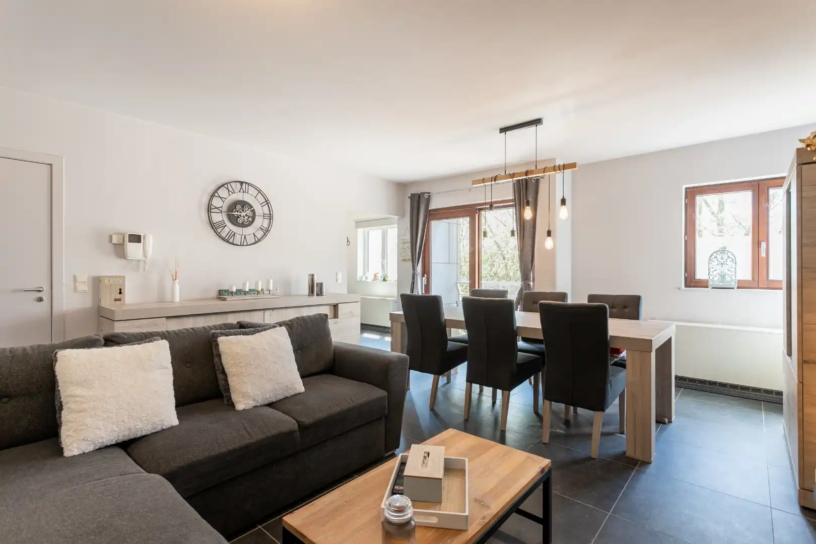 Instapklaar duplex app. 2 slpk met terras en parkeerplaats  foto 3