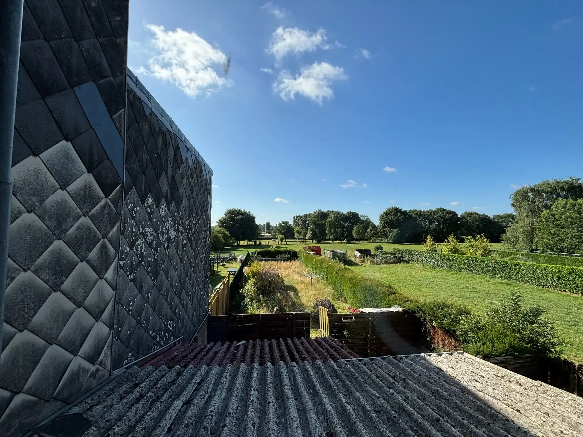 Landelijk gelegen renovatiewoning met prachtig uitzicht over de velden foto 27