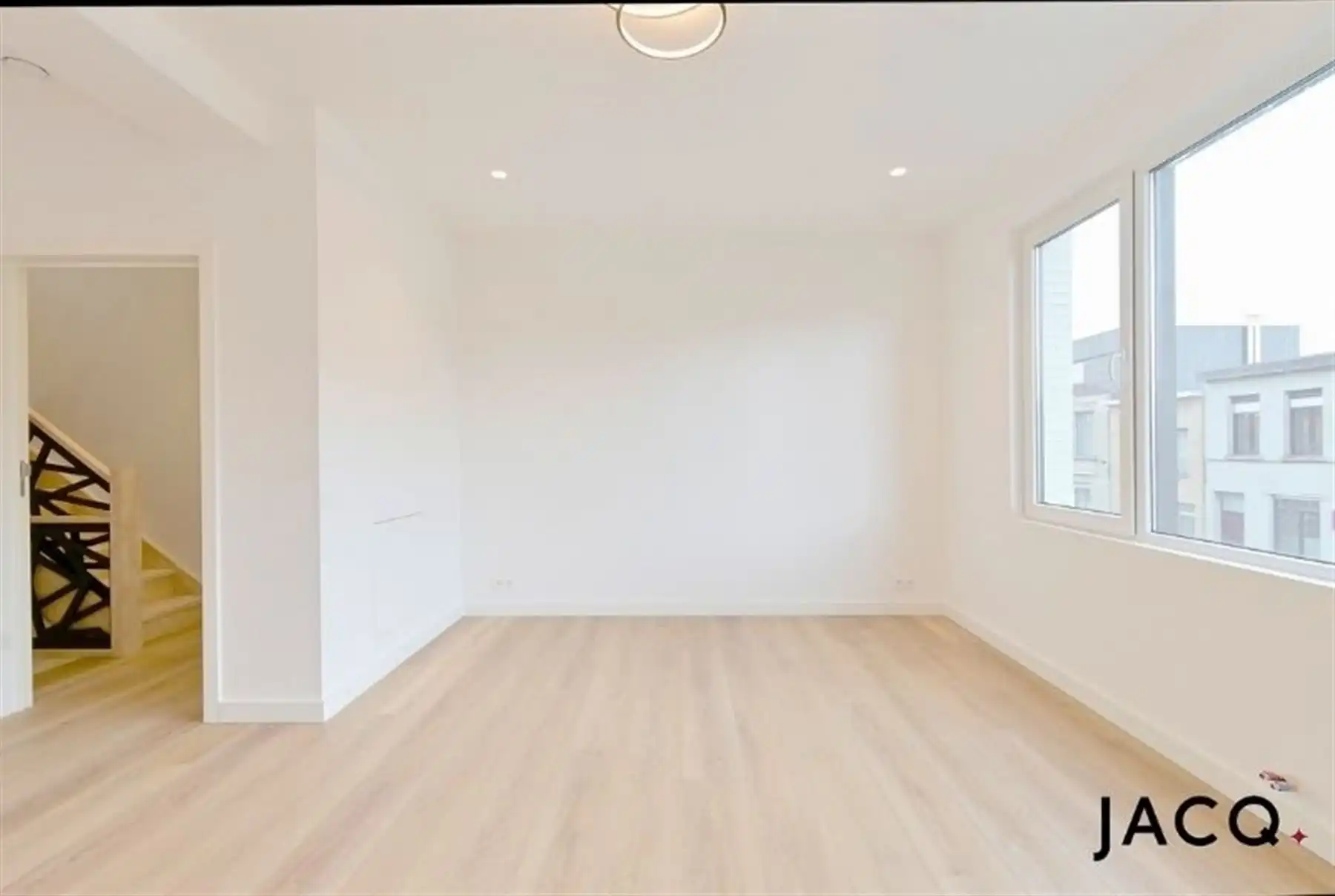 Gerenoveerde woning met 3 slaapkamers te Berchem! foto 3