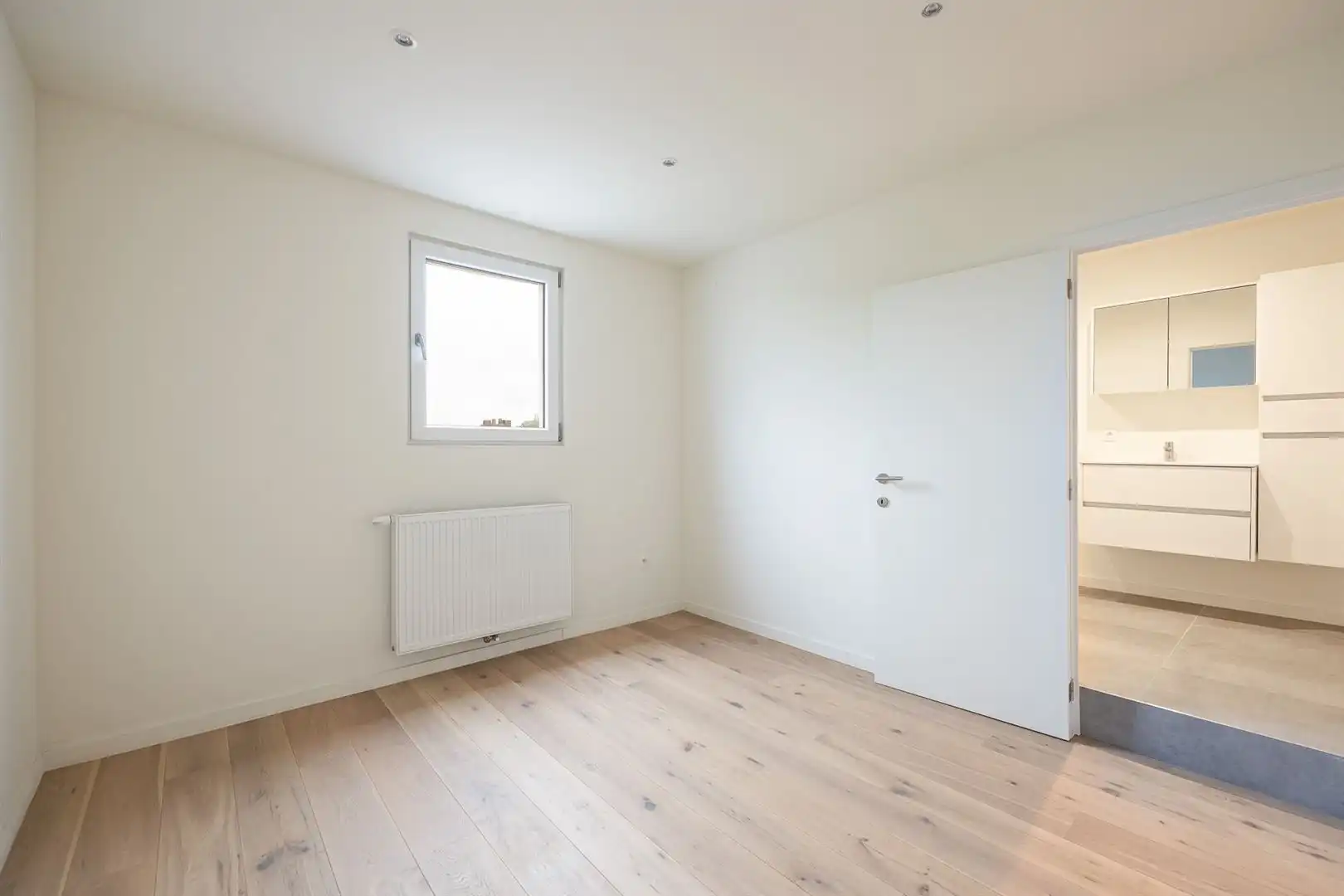 Lichtrijk 1-slaapkamerappartement met terras foto 7