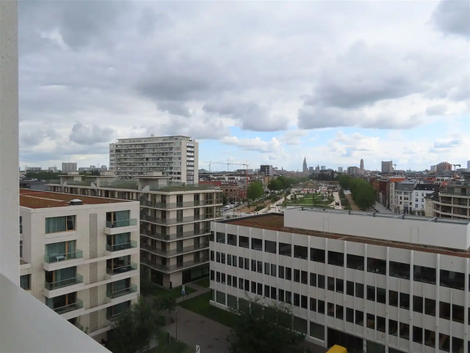 Gemeubelde studio met terras op het Nieuw Zuid!   foto 12