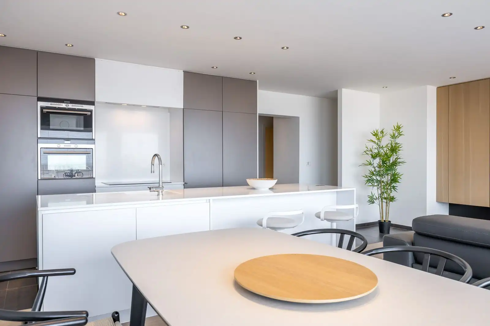 Frontaal zeezicht appartement aan de Zeedijk in Oostende met 3 slaapkamers foto 4