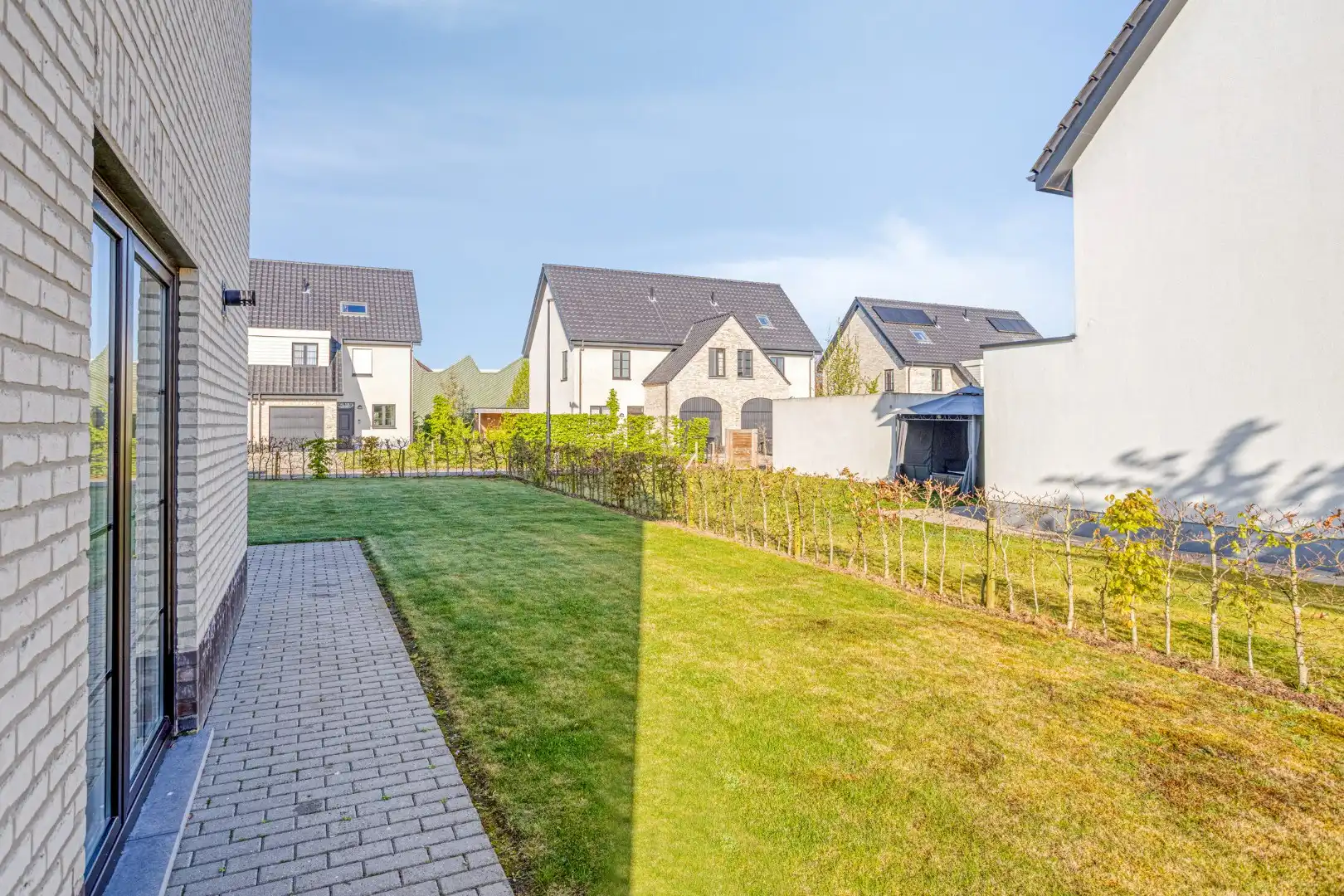 Recente halfopen woning met 4 slaapkamers en garage! foto 16