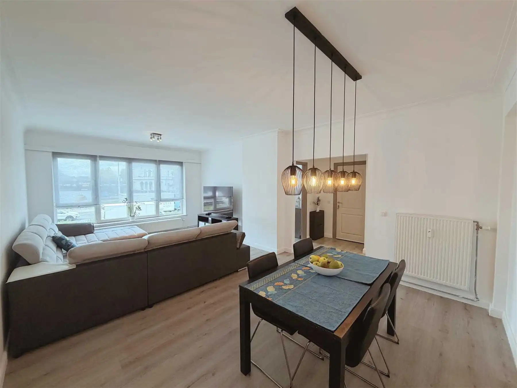 Ruim 2-slaapkamerappartement met terras en autostaanplaats foto 2