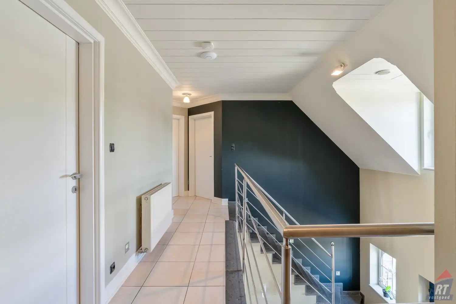 Zeer ruime, instapklare gezinswoning met  4 tot 5 slaapkamers foto 15