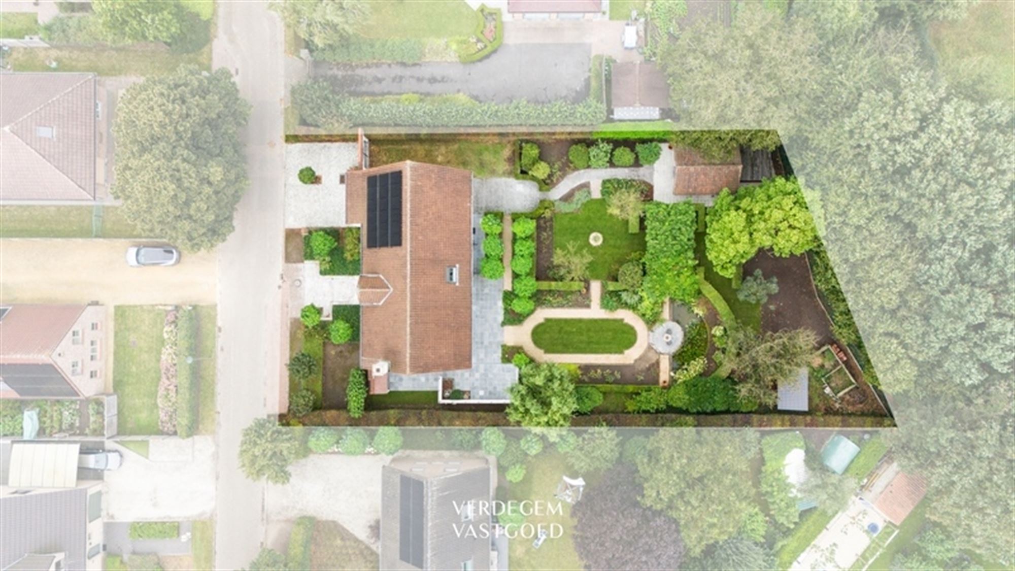 Heerlijk wonen in sfeervolle villa met 6 slaapkamers en mooie tuin foto 24