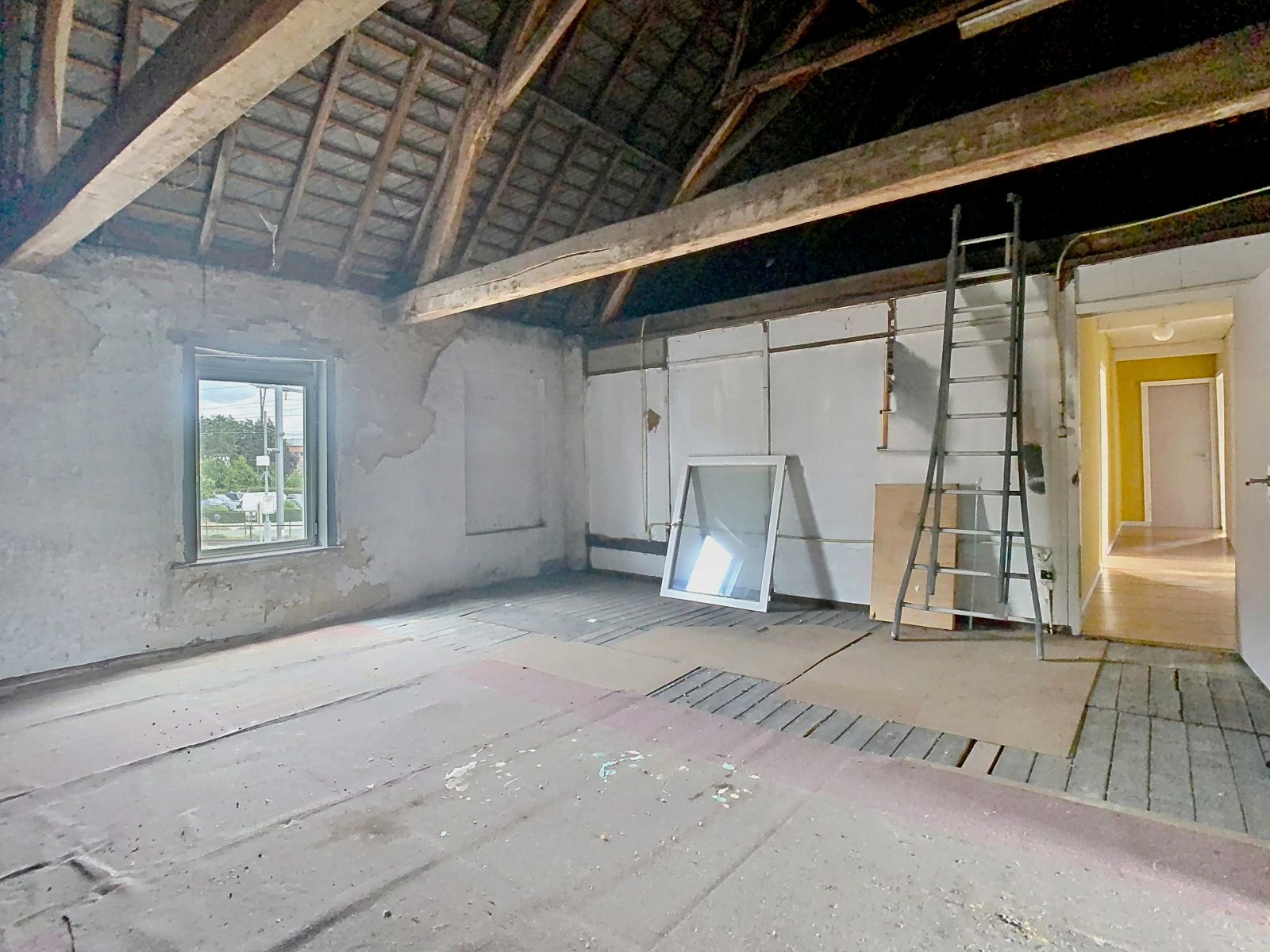 Centraal Gelegen, Zeer Ruime Halfopen Bebouwing met 6 SLPK! foto 15