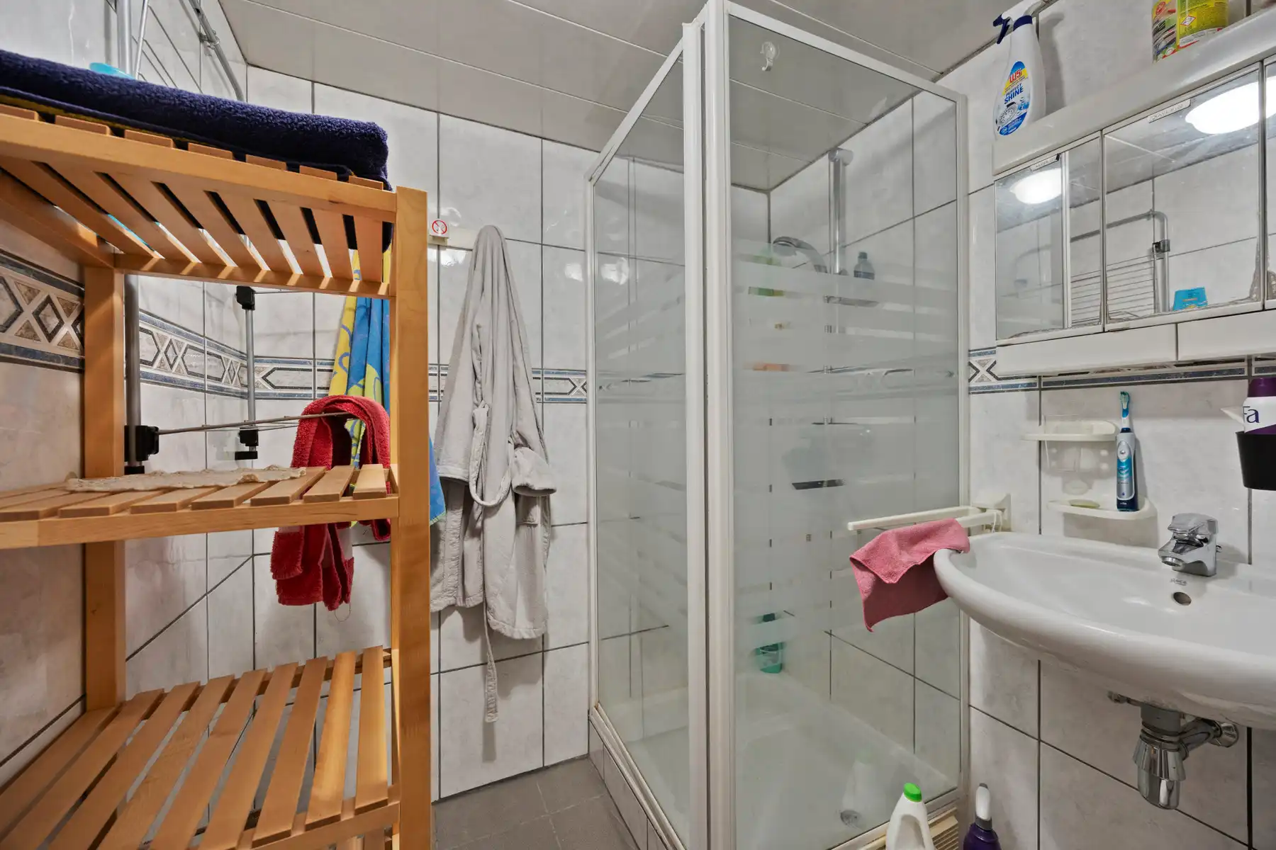 Zeer goed gelegen handelshuis + bovengelegen woonst en 2 kamers foto 23