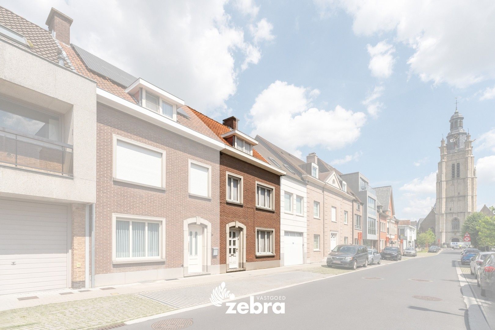 Hoofdfoto van de publicatie: Te renoveren woning met gezellige stadskoer & 5 kamers te centrum Roeselare!