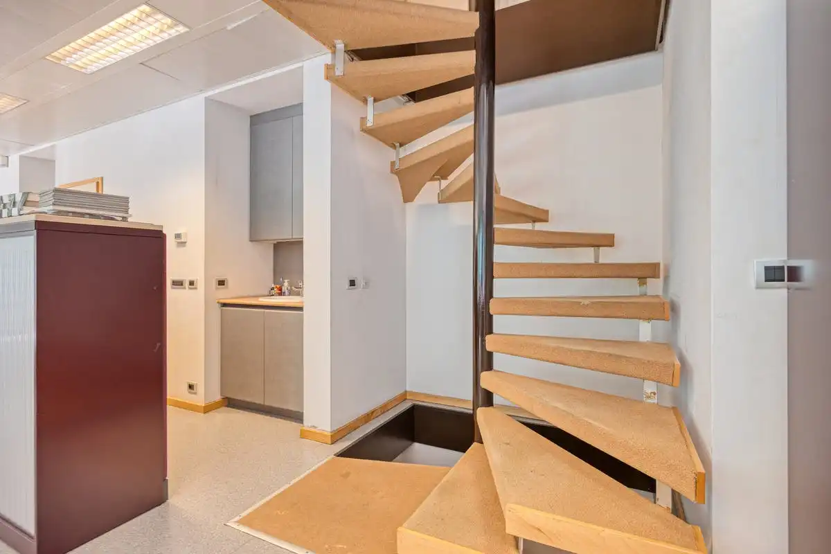 Grote kantoorruimtes (mogelijkheid tot 5 appartementen) in Strombeek: een strategische keuze voor ondernemingen foto 24