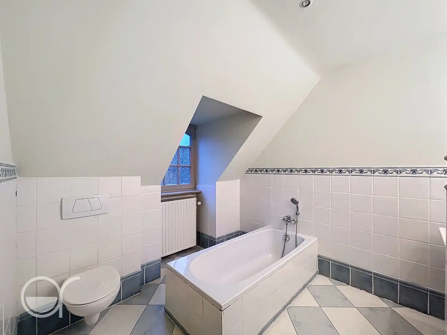 Mooie hoeve met bijgebouwen en zicht op kasteel foto 20