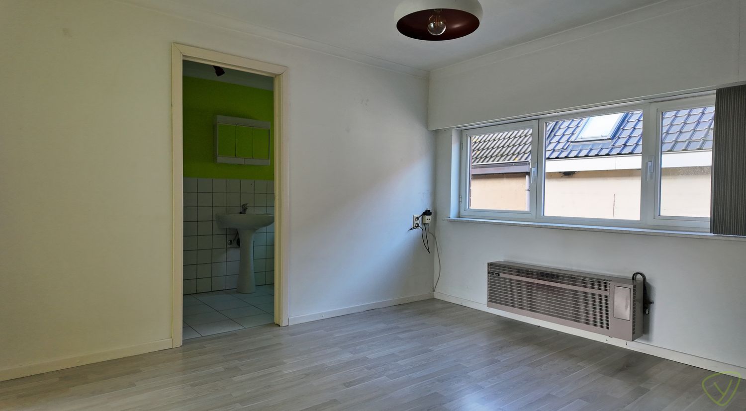 Gezellig en energiezuinig appartement met terras in centrum Eeklo! foto 3