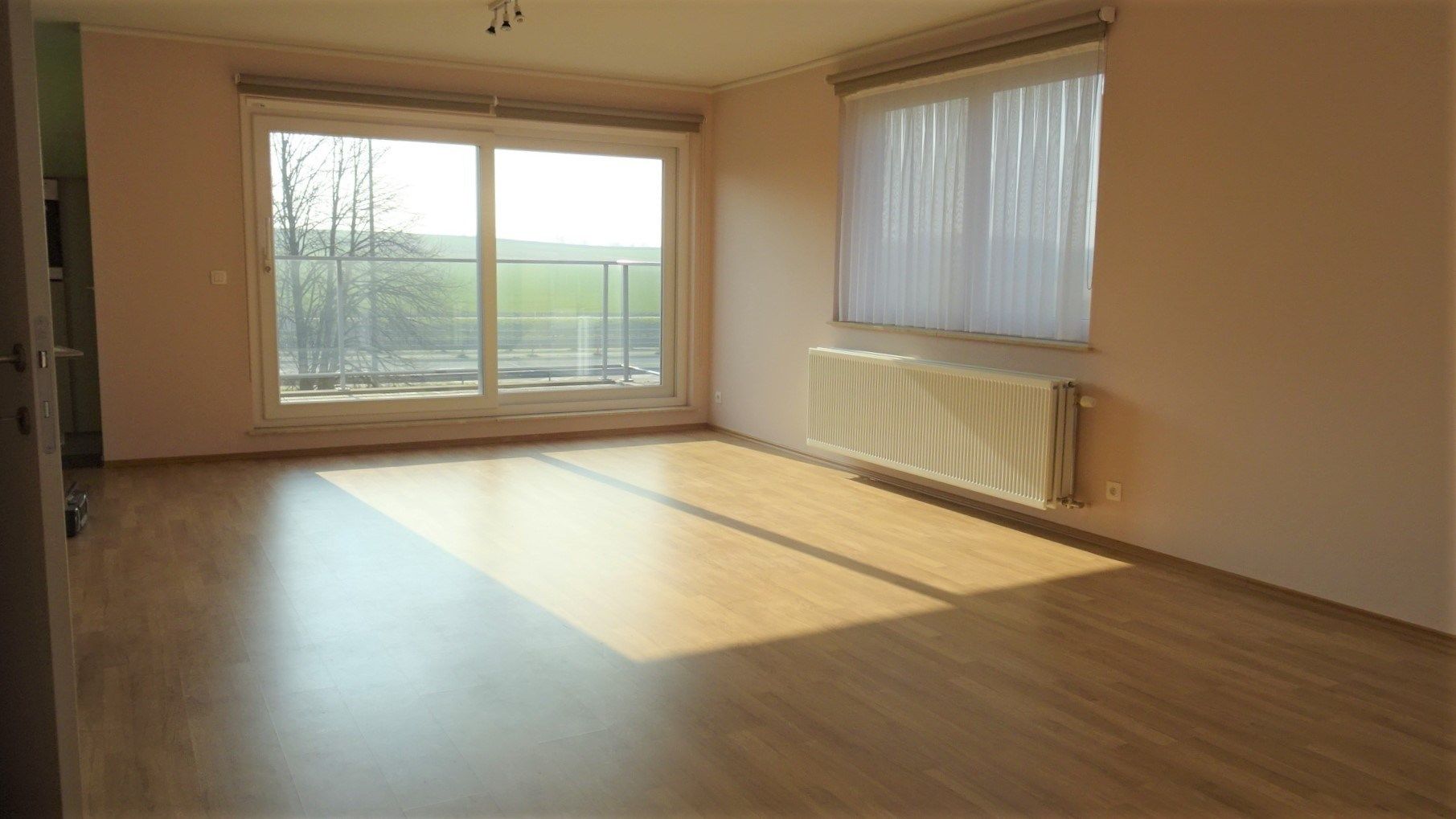 Ruim app. met 2 slpks, terras, parkeerplaats en kelder foto 4