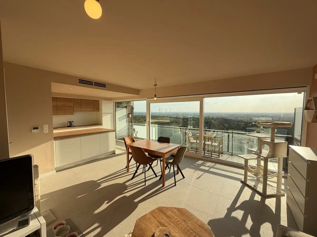 Gerenoveerd appartement van 92m² met 2 slaapkamers te Genk foto 3