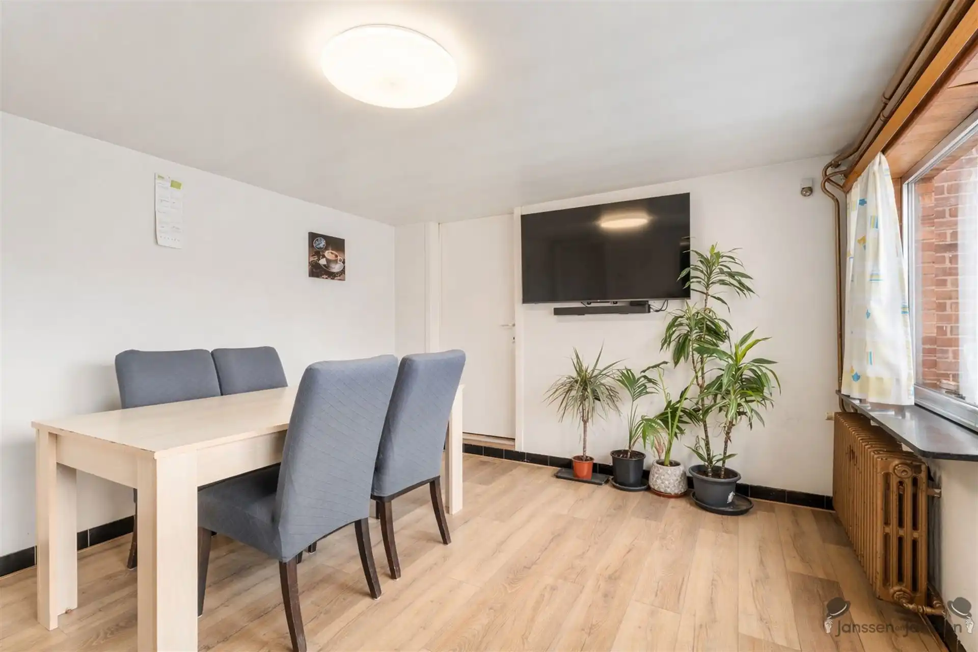 Vrijstaande woning met modern bijgebouw en renovatiepotentieel in groen Beverlo foto 5