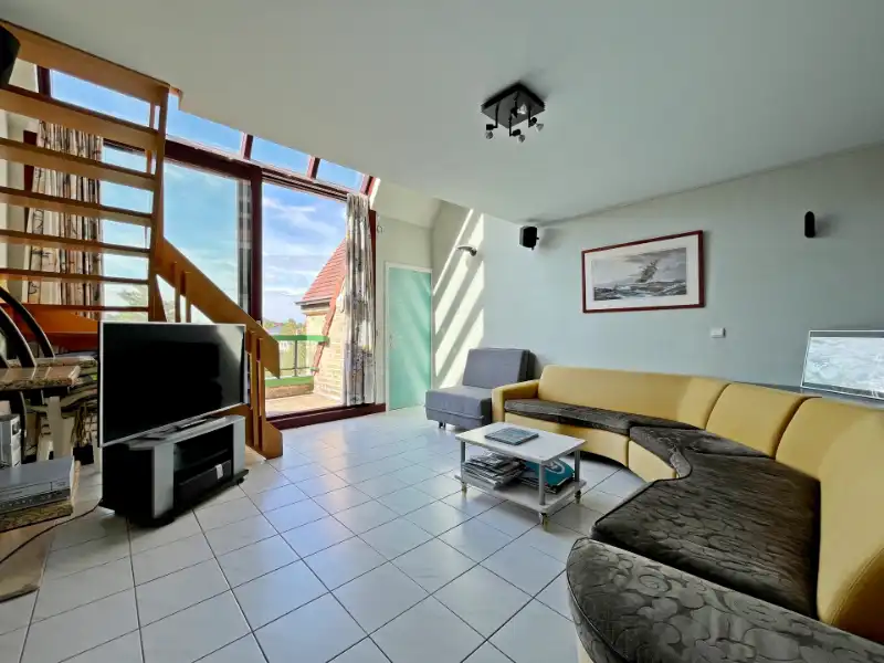 ZONNIG DUPLEX-APPARTEMENT MET RUIM TERRAS EN 3 SLAAPKAMERS + 1 SLAAPHOEK foto 2