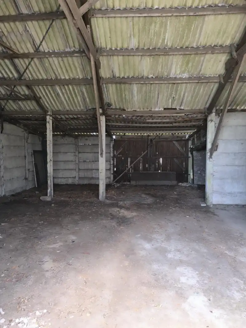 Hoeve met bijgebouwen foto 18