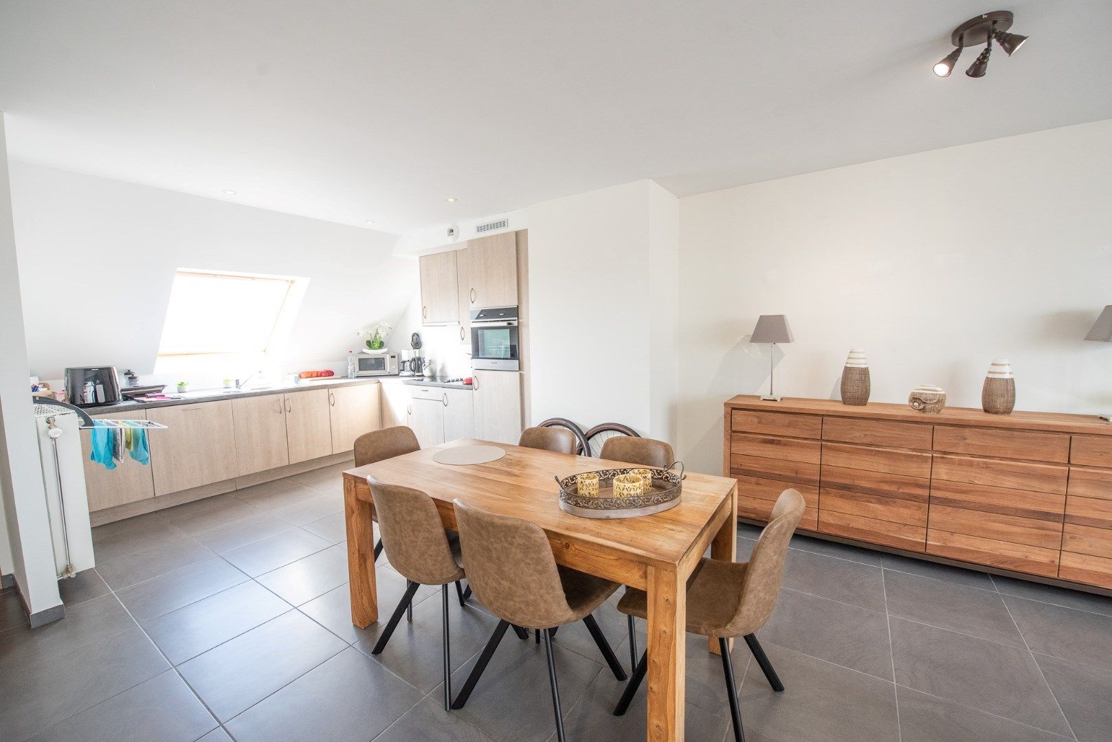 "Stijlvol DUPLEX appartement met garage te Waregem" foto 6