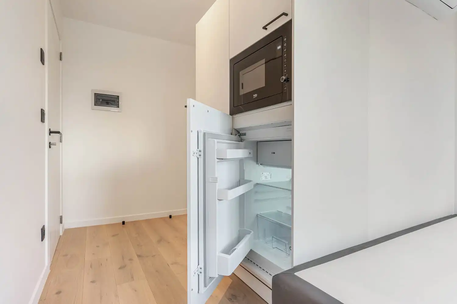 TOTAALRENOVATIE - Goed gelegen en gemeubelde studentenkamer met eigen sanitair (wc, douche & wastafel)! foto 15