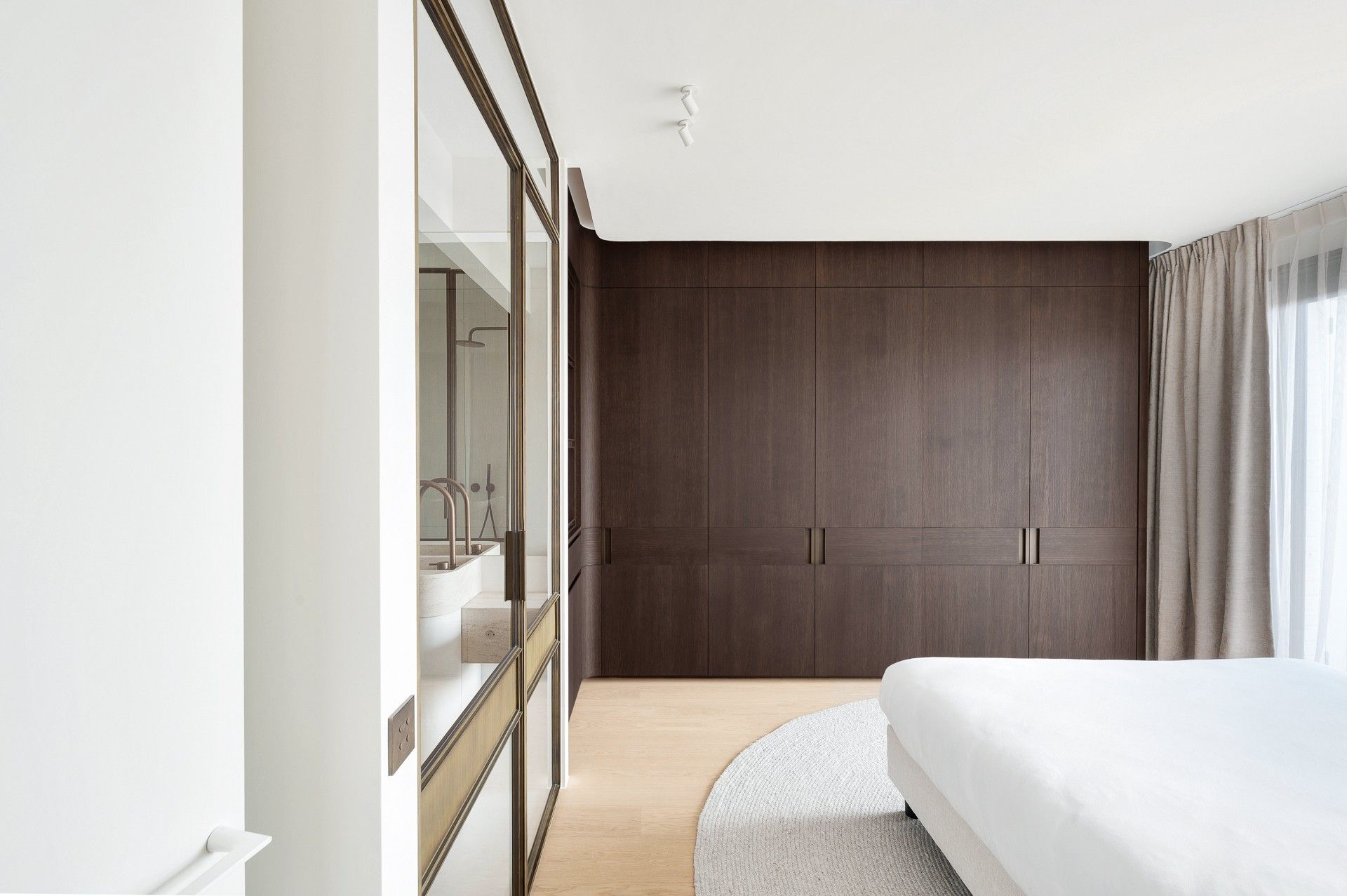 Exclusief en luxueus gerenoveerd appartement met frontaal zeezicht op topligging in Het Zoute foto 32