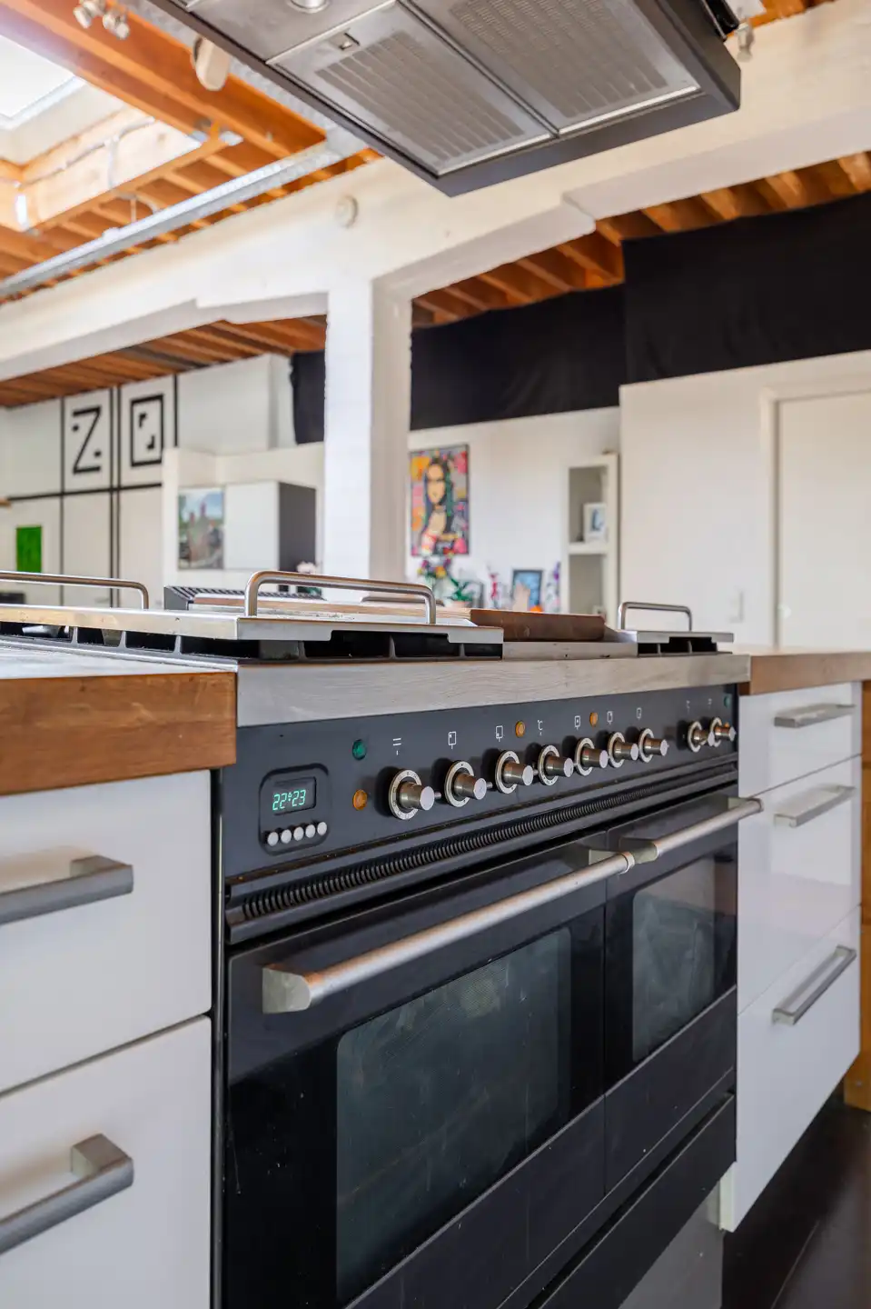 Verborgen loftwoning met tuin, parking & laadpaal in Deurne foto 5