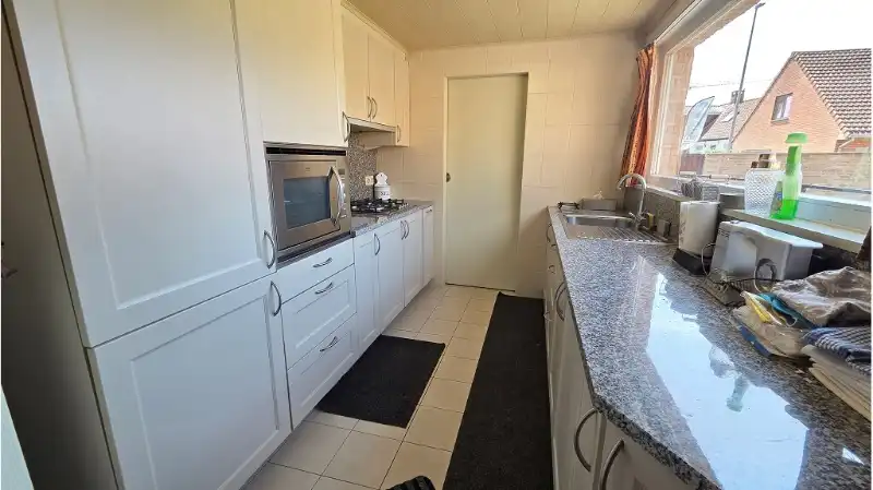 Op te frissen 4-slaapkamerwoning met GARAGE en BINNENTUIN te koop in Ruddervoorde Oostkamp foto 6