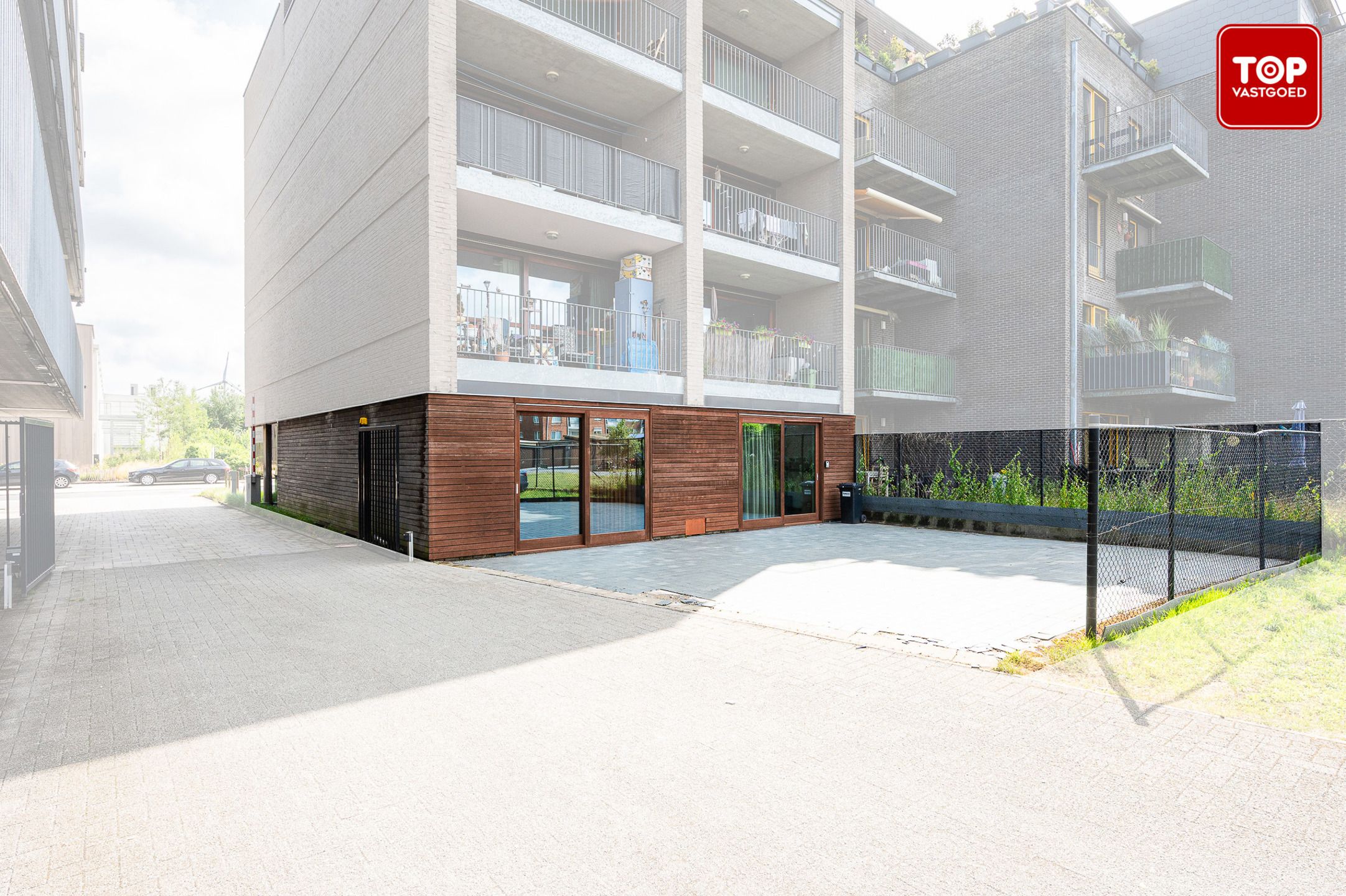 Handelsruimte met buitenruimte op topligging foto {{pictureIndex}}