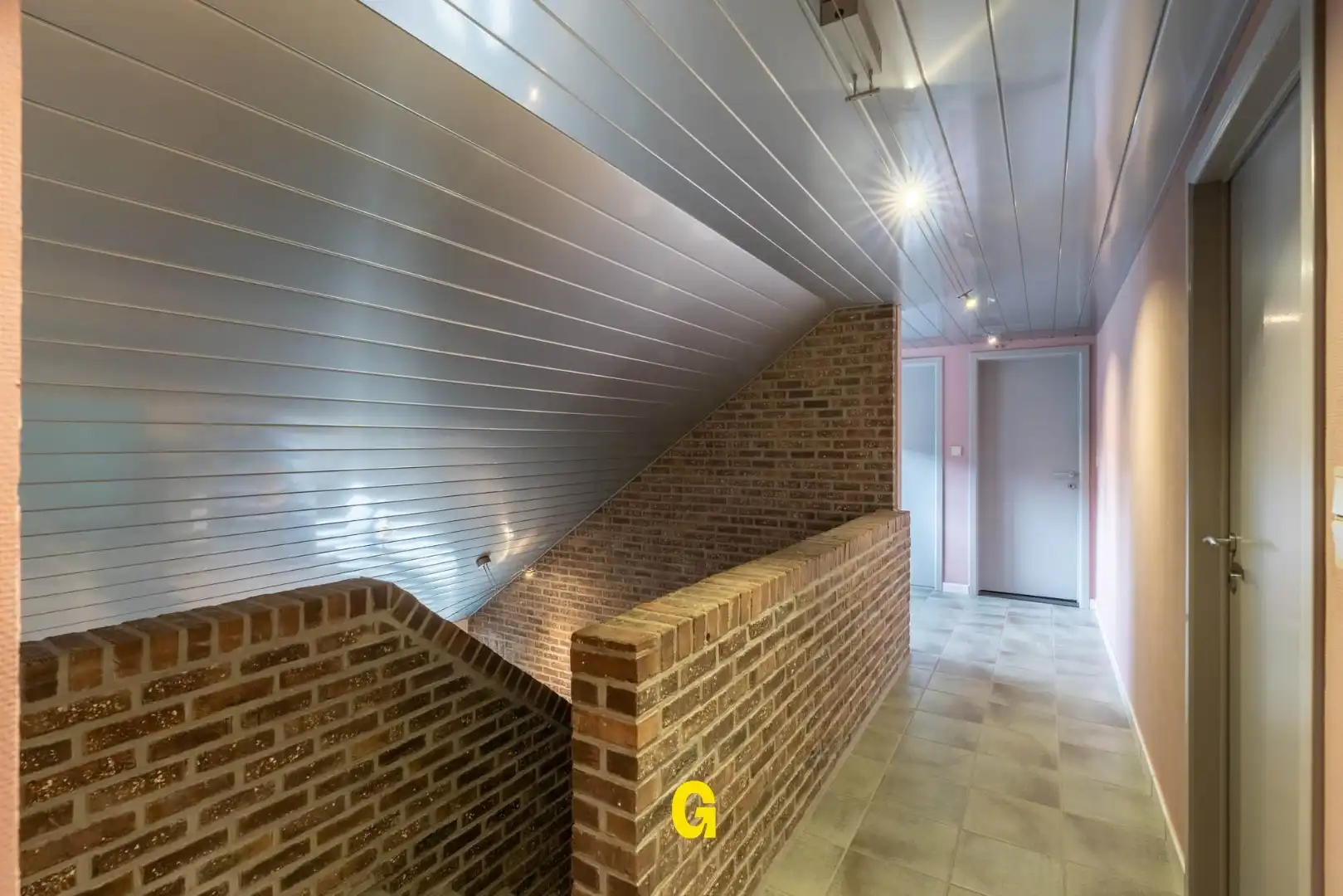 Knappe halfopen woning met een aantrekkelijke tijdloze architectuur, in perfecte staat, op 5a 67ca - label C foto 17