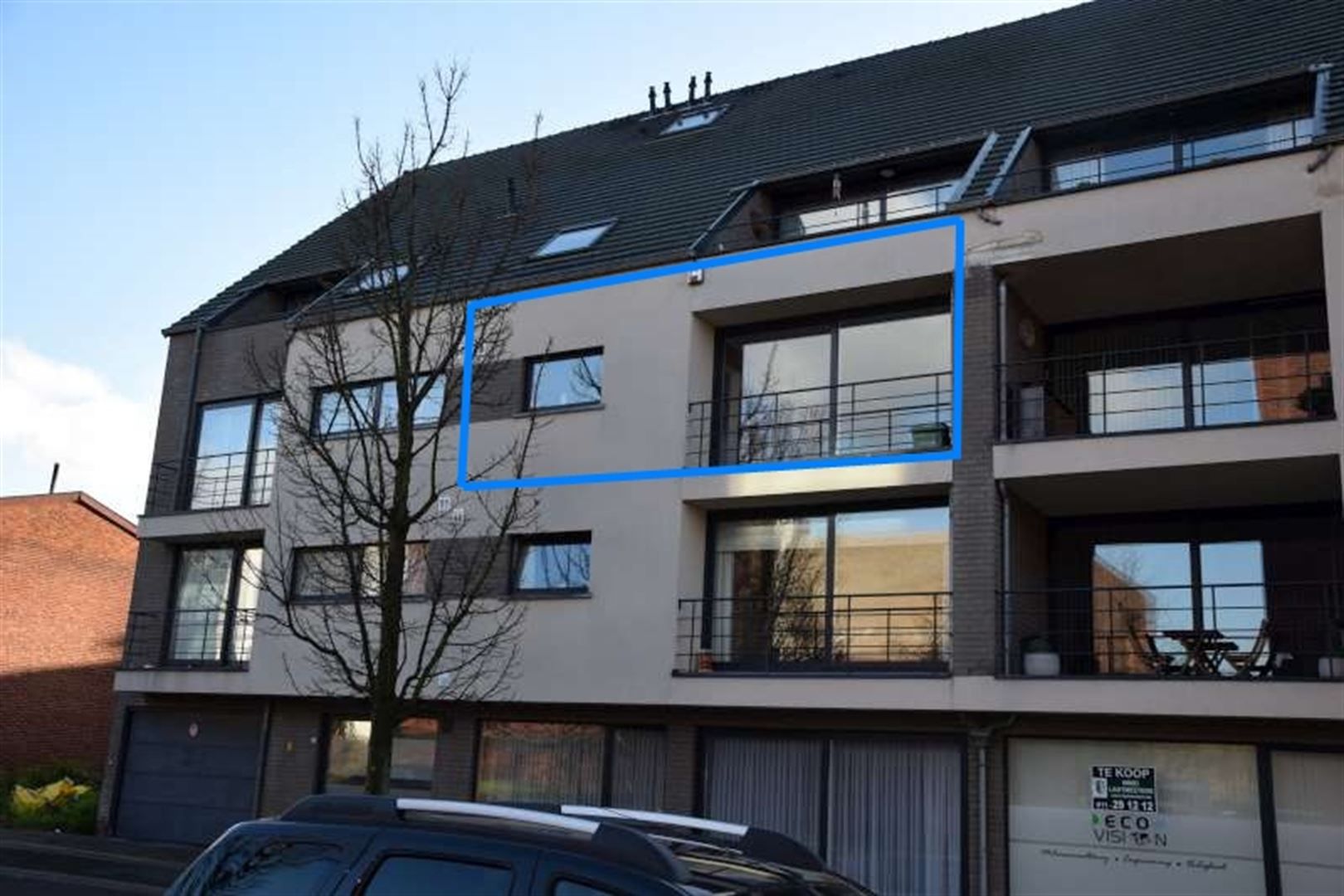 TE KOOP: Ruim appartement met garage in Genk! foto 1