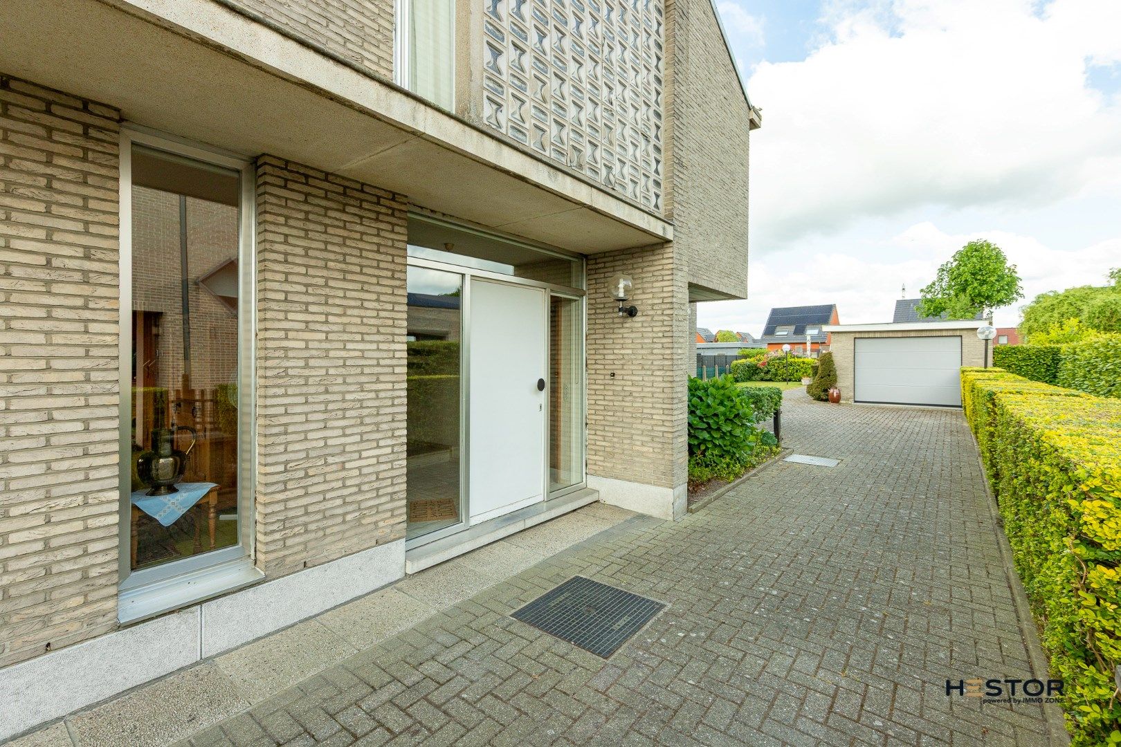 Ruime woning met 5 slaapkamers, tuin en garage in Lebbeke foto 3