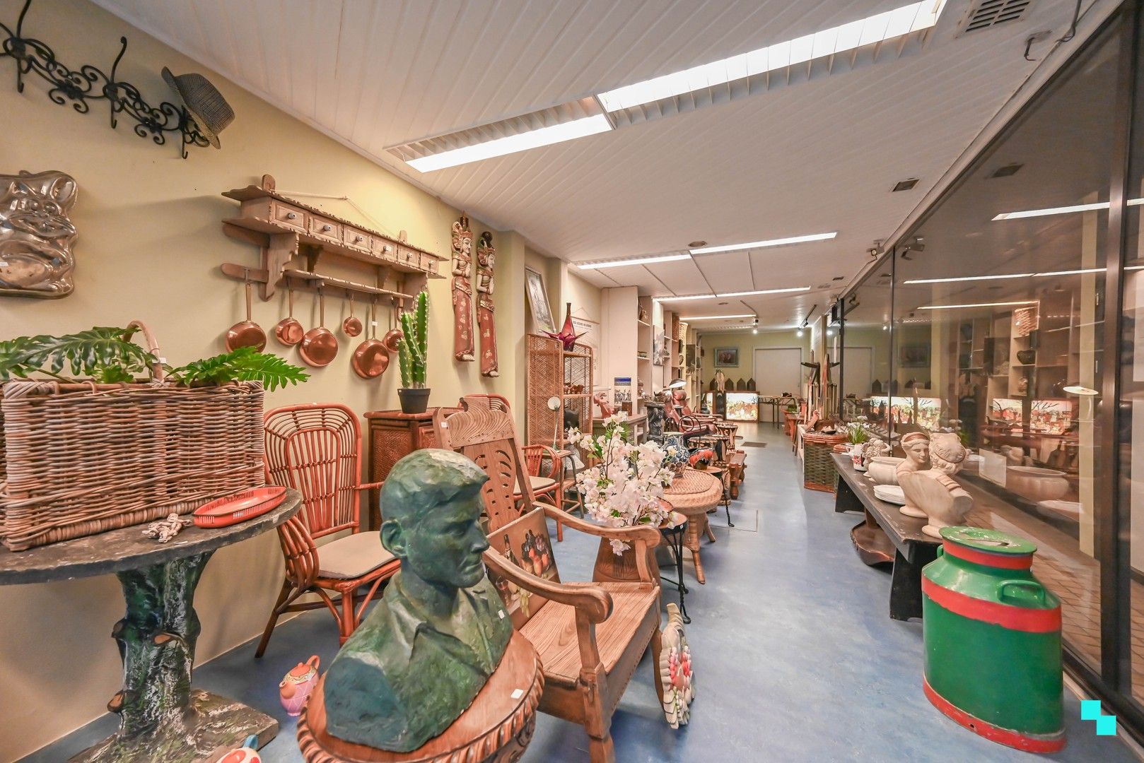 Opbrengsteigendom met winkelruimte én ruime garage in centrum Izegem foto 2