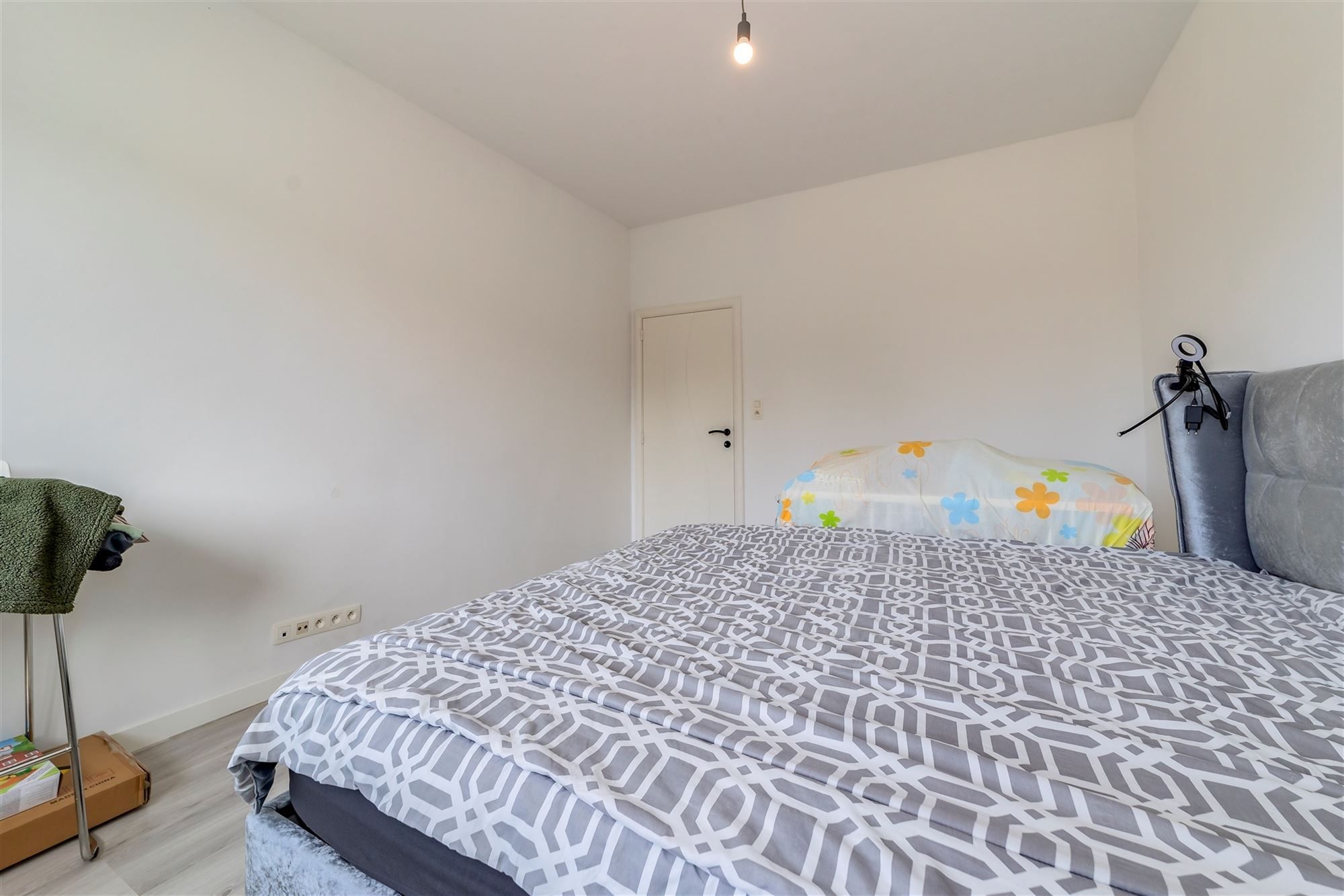 Gerenoveerd 2 slaapkamer appartement met terrasje te Merksem foto 11