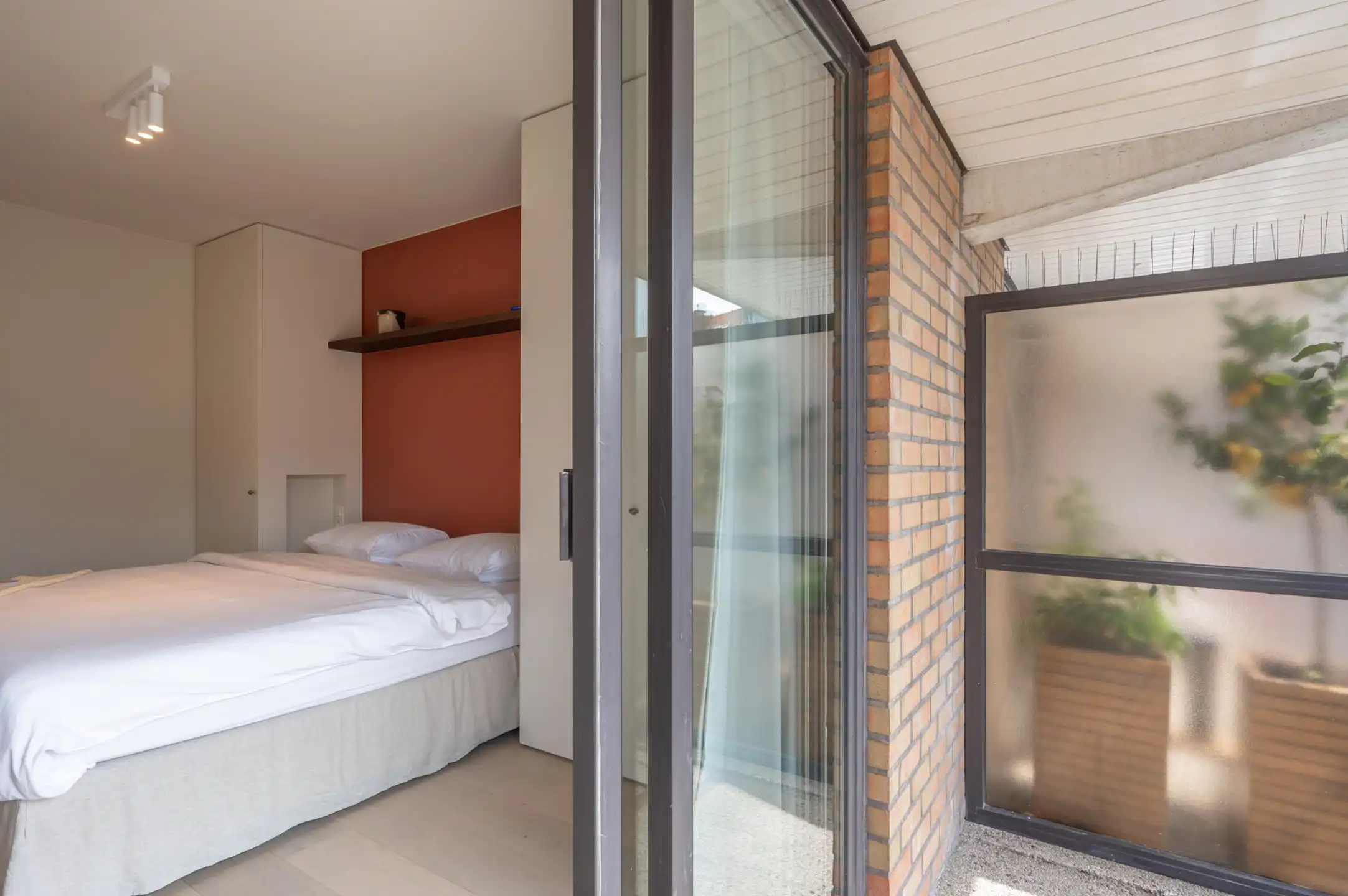 Lichtrijk gerenoveerd appartement op de Kustlaan in Knokke foto 26