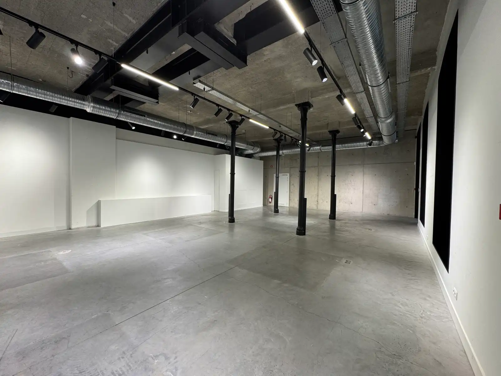 Industriële showroom in hartje Antwerpen foto 13