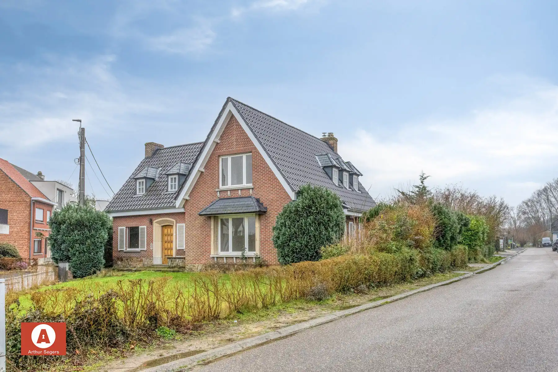 Hoofdfoto van de publicatie: Statige woning in het hartje van Londerzeel