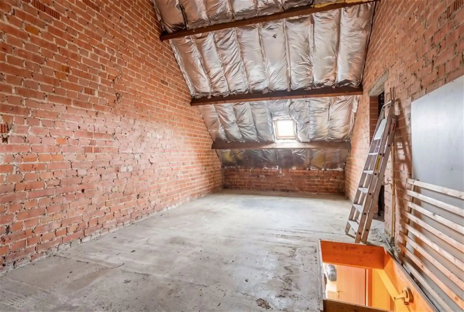 Woning te koop met 3 slaapkamers en ruime zolder foto 25