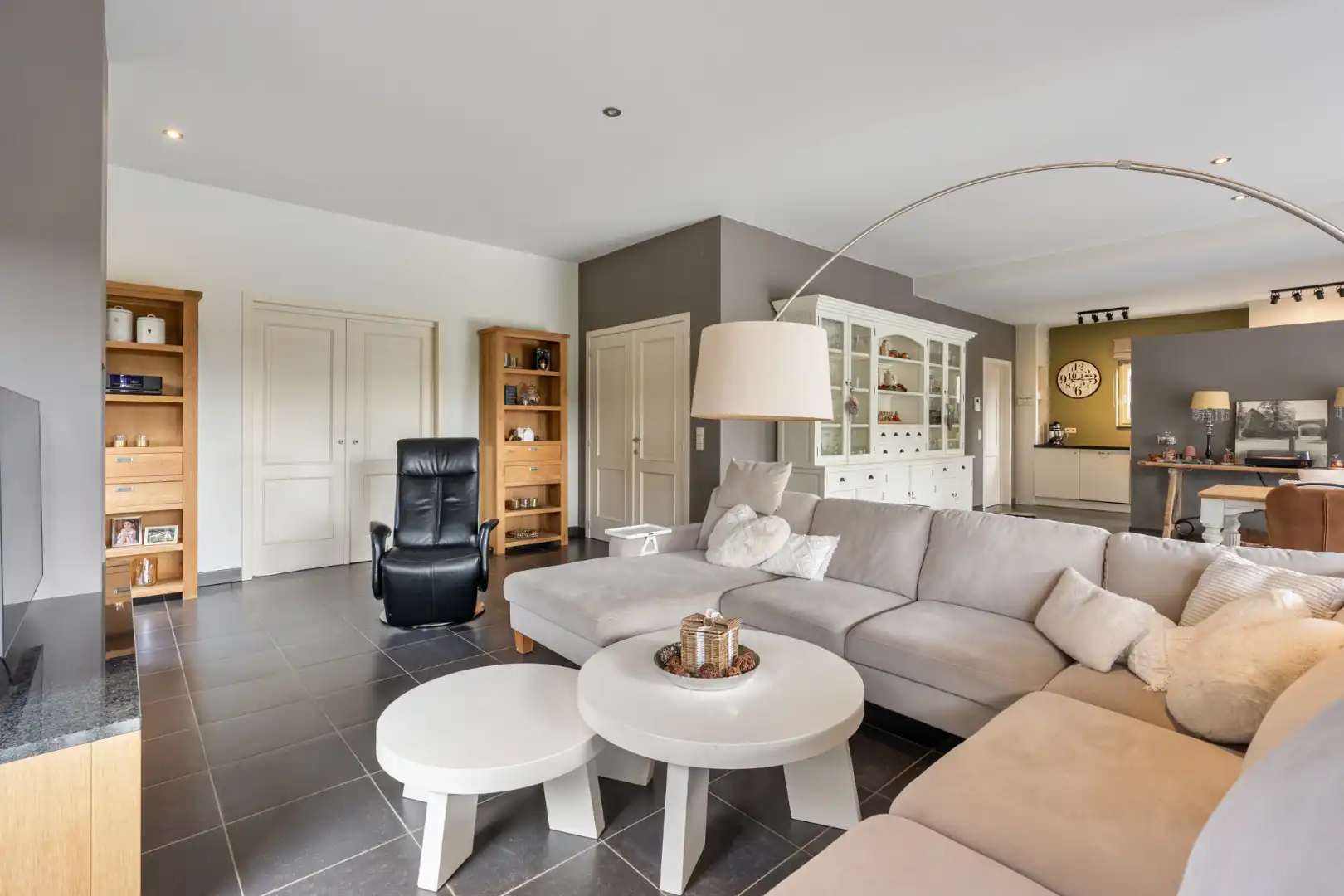 Stijlvolle villa in tijdloze pastorijstijl met zwembad en exclusieve tuinbeleving. foto 17