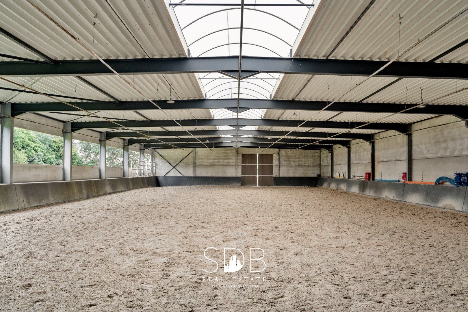 Prachtige villa met hippische accommodatie en graslanden op +/- 5 ha foto 41