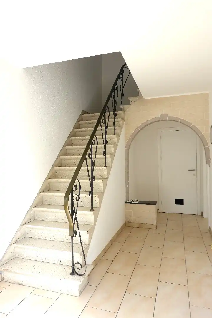 Te huur: ruime woning met 5 slaapkamers, tuin en garage foto 8