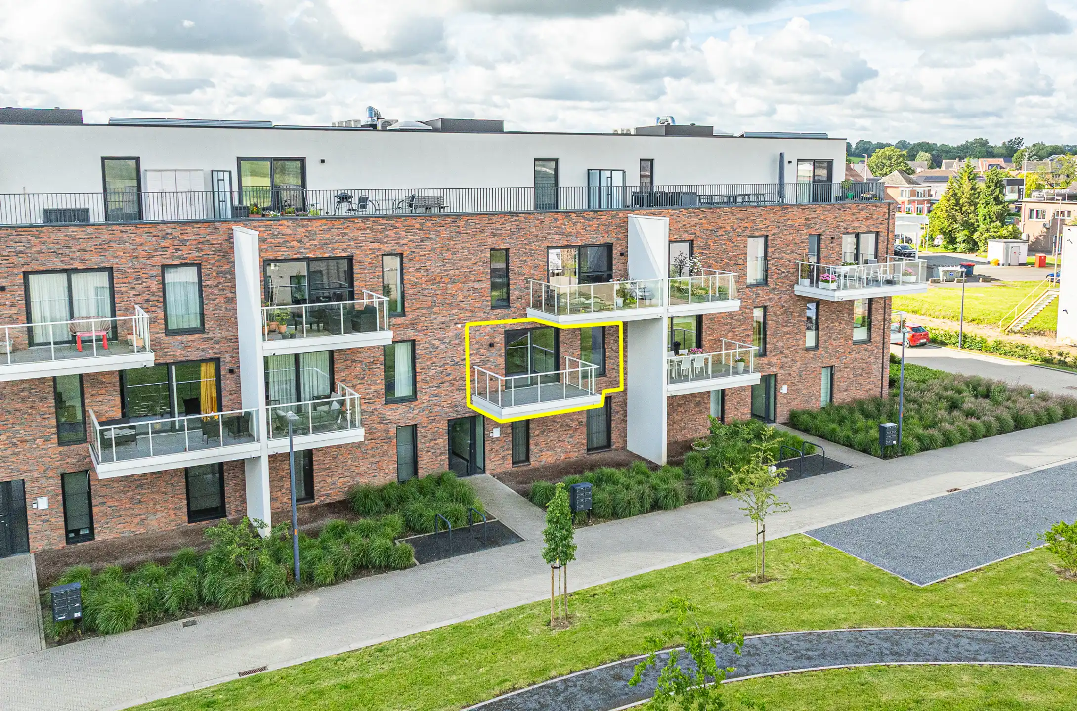Modern appartement met ruim terras  foto {{pictureIndex}}