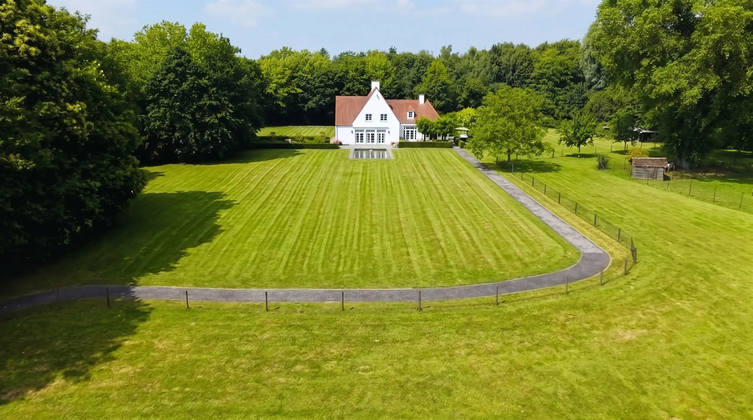 Zeldzaam landhuis op een exclusief domein van 2,4 Ha! foto 7