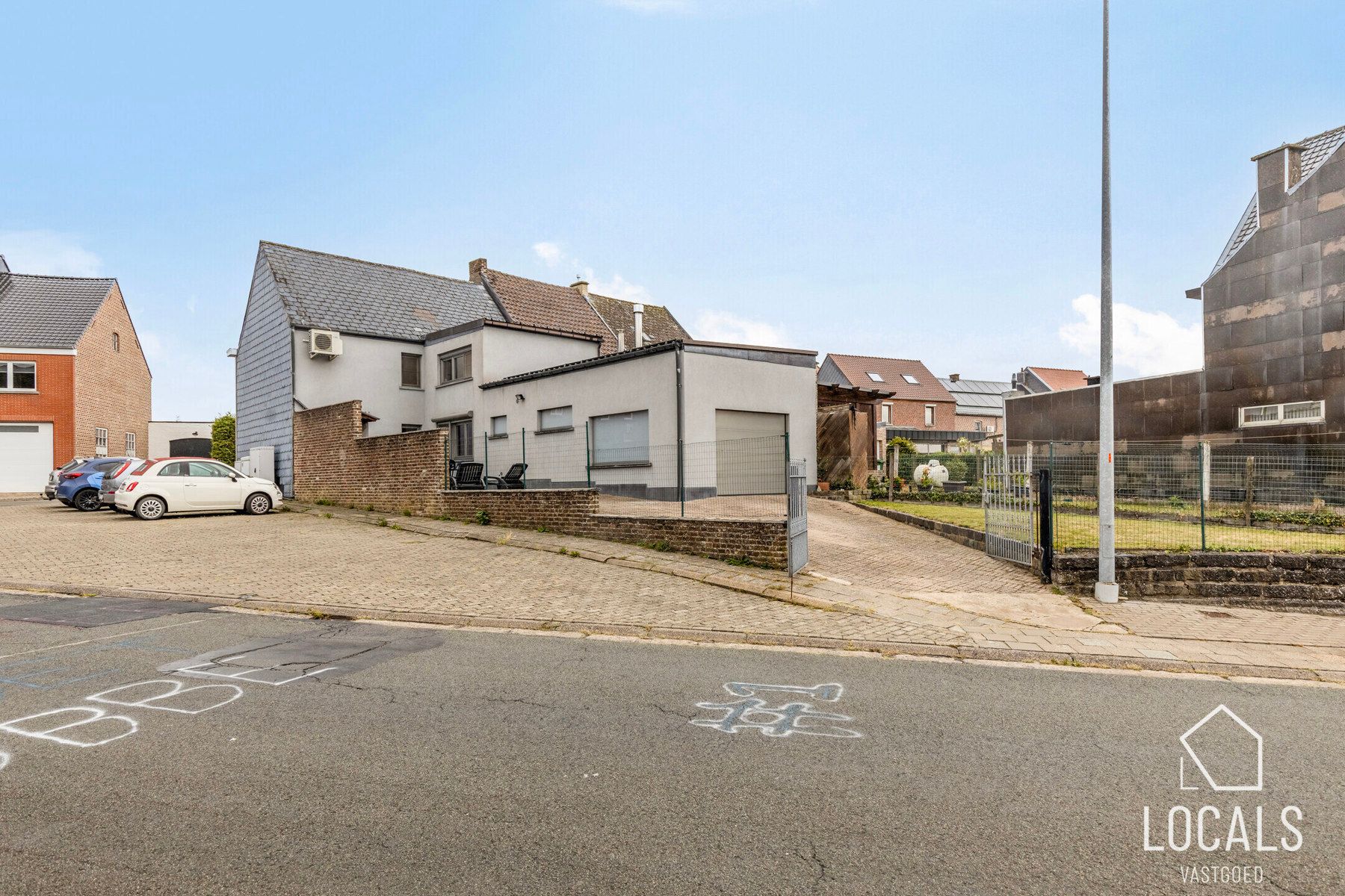 Instapklare woning met 3 slaapkamers, tuin & garage foto 2
